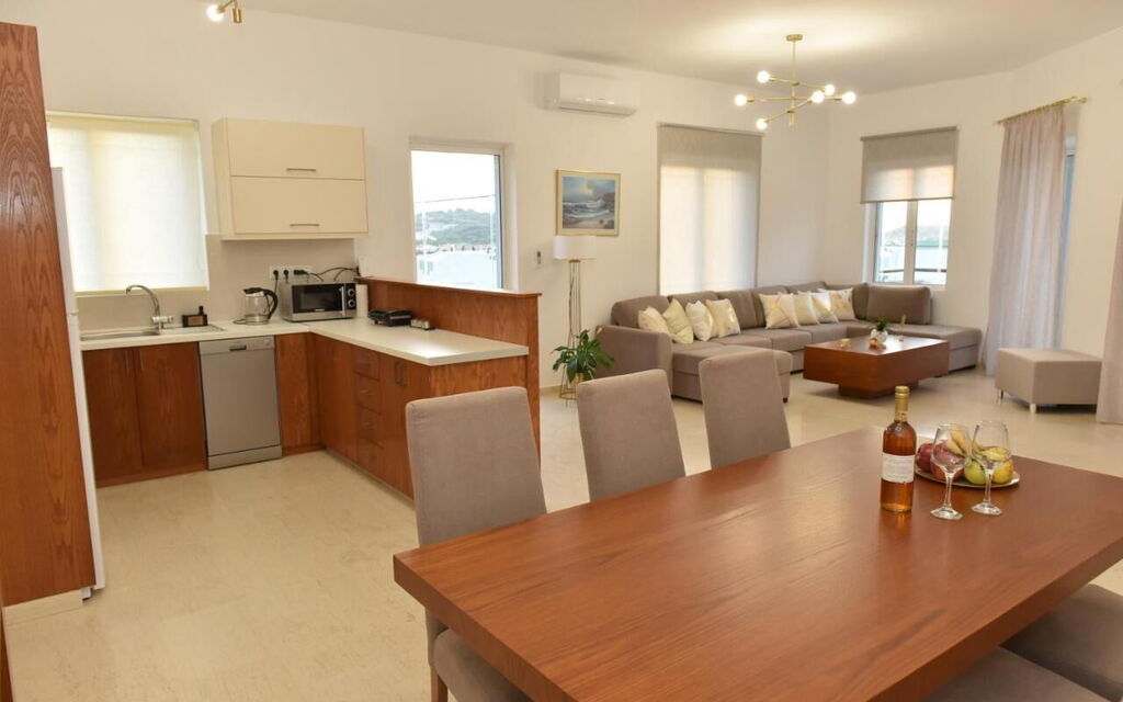 Christianna Apartments - : Гостиная, Кухня, Столовая