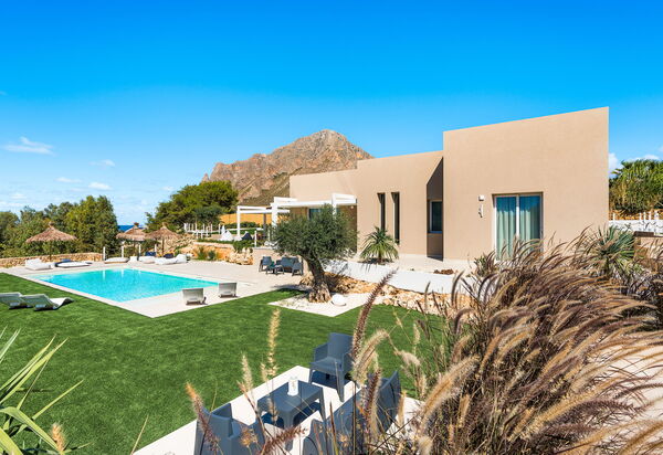 Villa Castalia: бассейн, Взгляды, Открытый, Сад, Экстерьеры