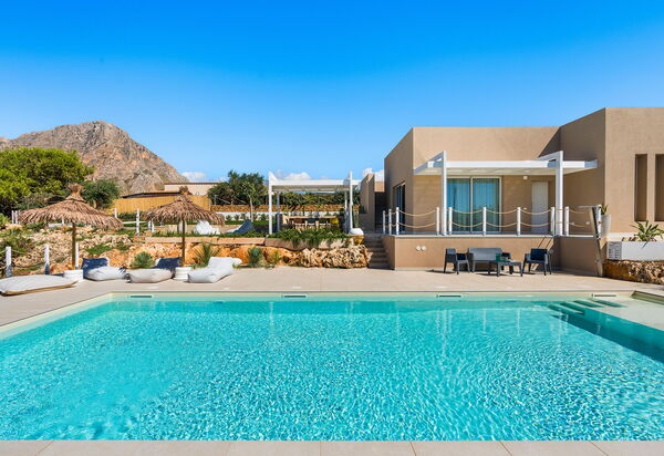 Villa Castalia: бассейн, Открытый, Экстерьеры