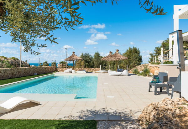 Villa Castalia: бассейн, Взгляды, Открытый, Экстерьеры