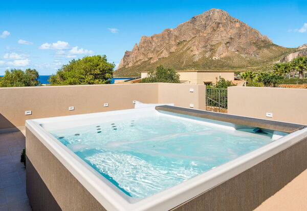 Villa Castalia: Взгляды, джакузи, Открытый, Экстерьеры