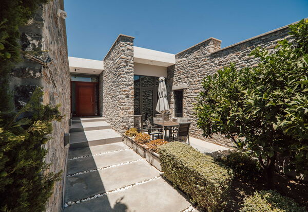 Villa Kera Panorama: Главный вход