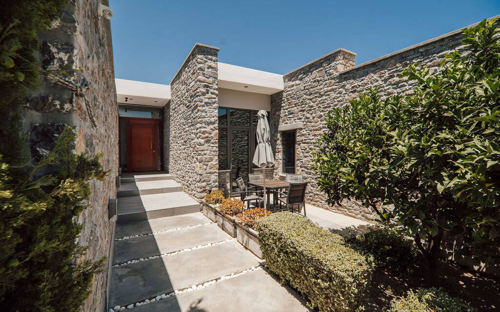 Villa Kera Panorama: Главный вход