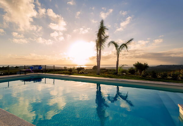 Villa Erakle: Pool, Scenic View