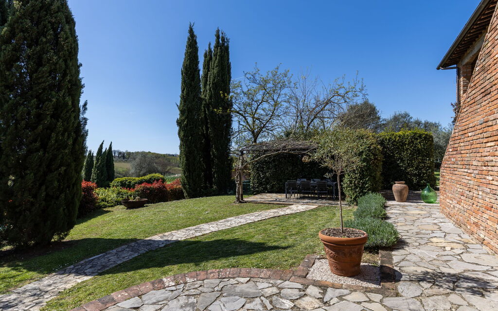 Casale Delle Mele: Building Exterior, Garden, Scenic View