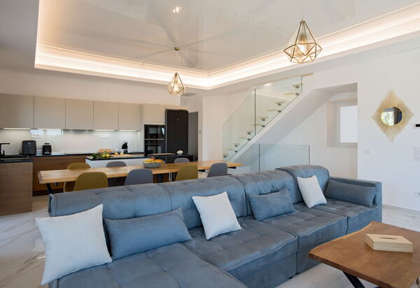 Villa Sunset: Dining Room, Kitchen, Living Room