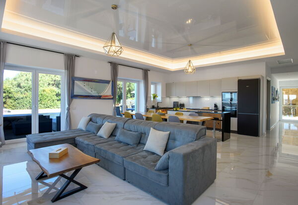 Villa Sunset: Kitchen, Living Room