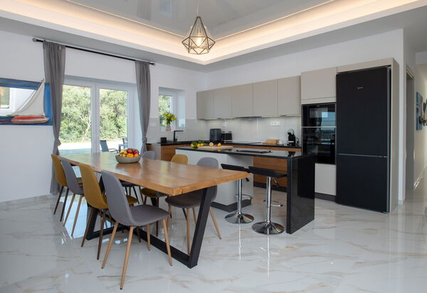 Villa Sunset: Dining Room