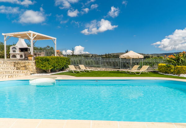 Villa Faye: бассейн, Весна, Лето, Открытый