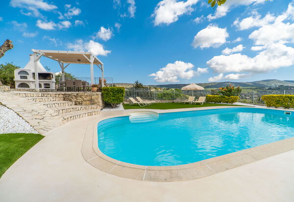 Villa Faye: бассейн, Весна, Лето, Открытый