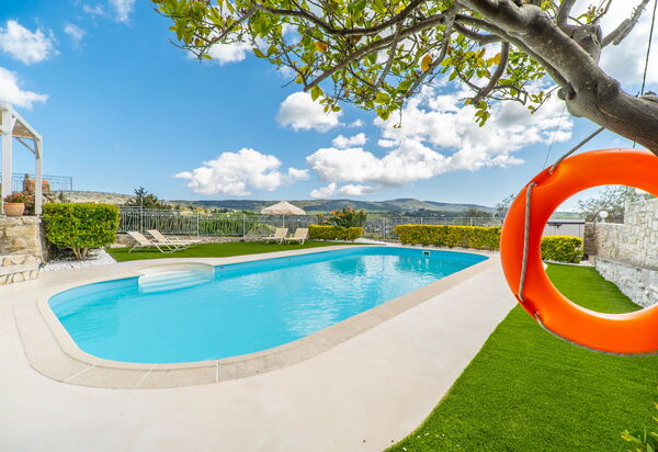 Villa Faye: бассейн, Весна, Лето, Открытый