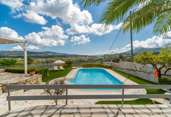 Villa Faye: бассейн, Весна, Взгляды, Лето, Открытый, Сад