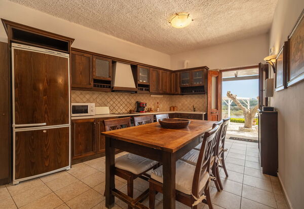 Villa Faye: Кухня, Столовая