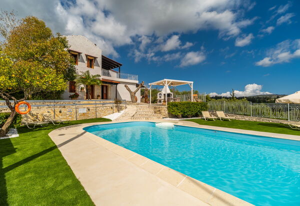 Villa Faye: бассейн, Весна, Лето, Открытый, Сад, Экстерьеры