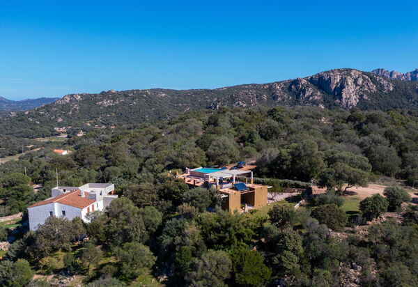 Villa Sole Tra i Ginepri: Ansichten, Schwimmbad