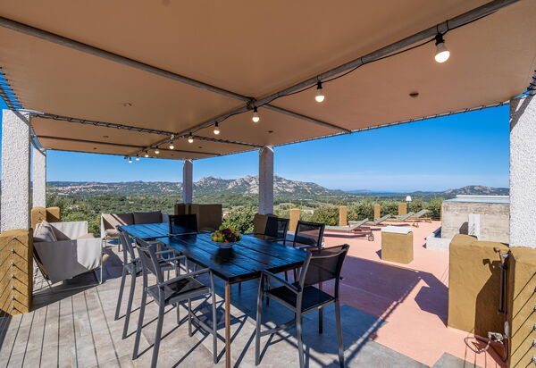 Villa Sole Tra i Ginepri: Ansichten, Außen, Balkon / Terrasse / Patio, Draussen