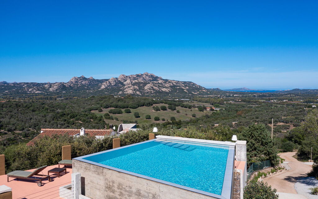 Villa Sole Tra i Ginepri: Building Exterior, Outdoor, Pool, Scenic View