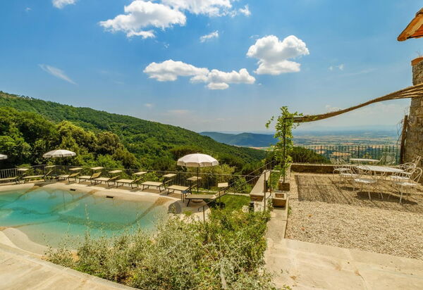 Villa Laparelli Pitti: bassin, Extérieur, Extérieurs