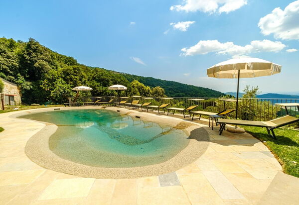 Villa Laparelli Pitti: bassin, Extérieur, Extérieurs