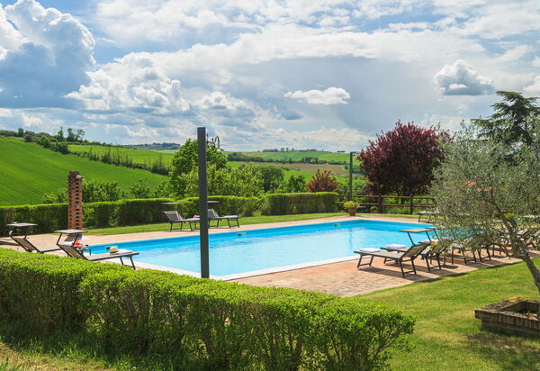 Villa la Contea: Ansichten, Außen, Draussen, Garten, Schwimmbad