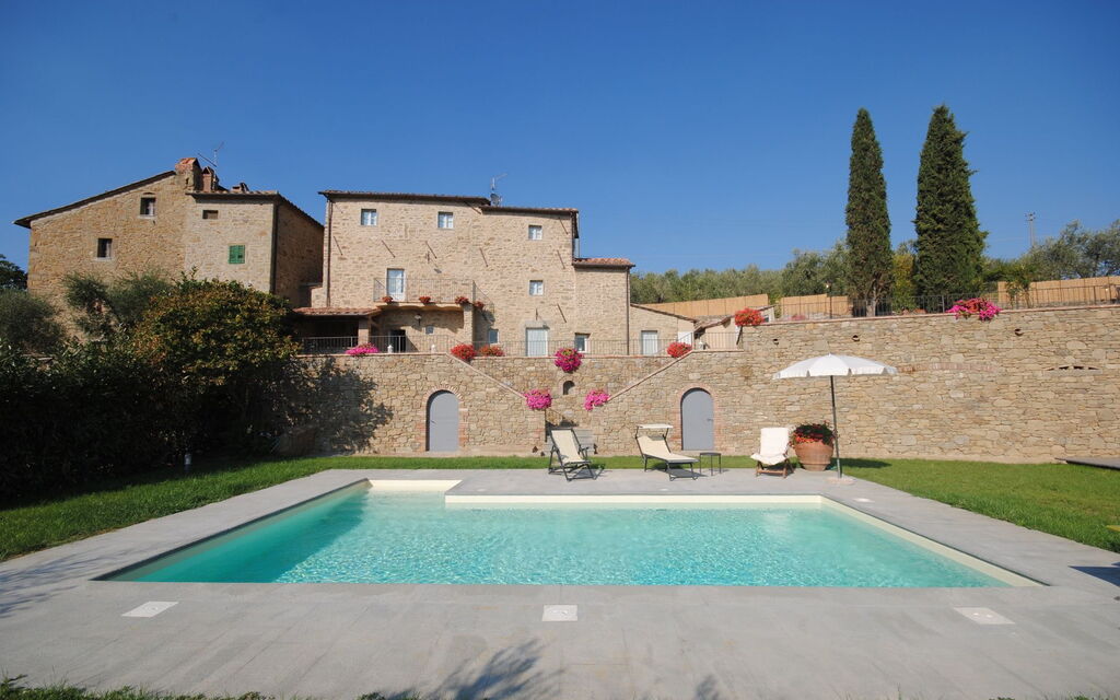 Villa Le Corchie: bassin, Extérieur, Extérieurs