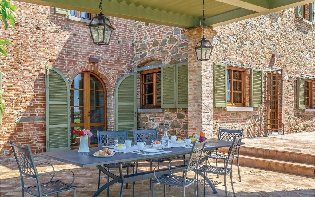 Villa Il Pozzo: Balcony / Terrace / Patio, Building Exterior, Outdoor