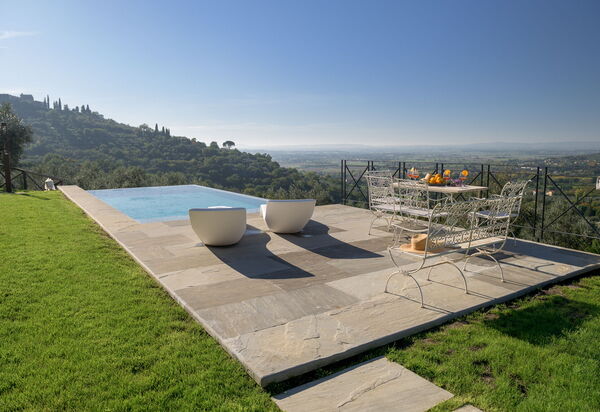 Villa Belvedere: Ansichten, Außen, Balkon / Terrasse / Patio, Draussen, Garten, Schwimmbad