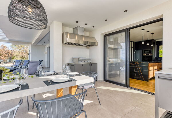 Villa Dominante: Building Exterior, Outdoor