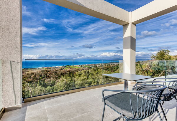 Villa Dominante: Balcony / Terrace / Patio, Building Exterior, Outdoor, Scenic View