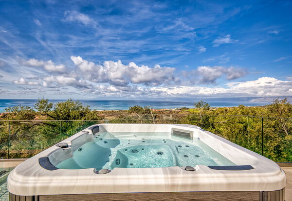 Villa Dominante: Building Exterior, Hot Tub, Outdoor, Scenic View