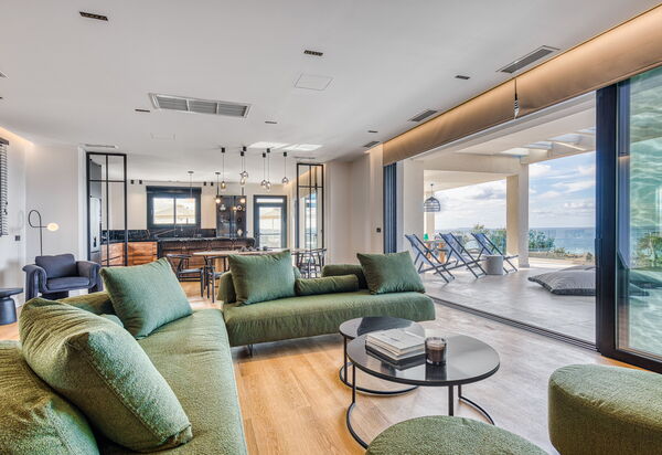 Villa Dominante: Living Room