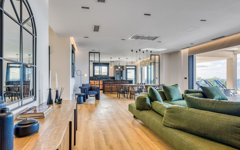 Villa Dominante: Living Room