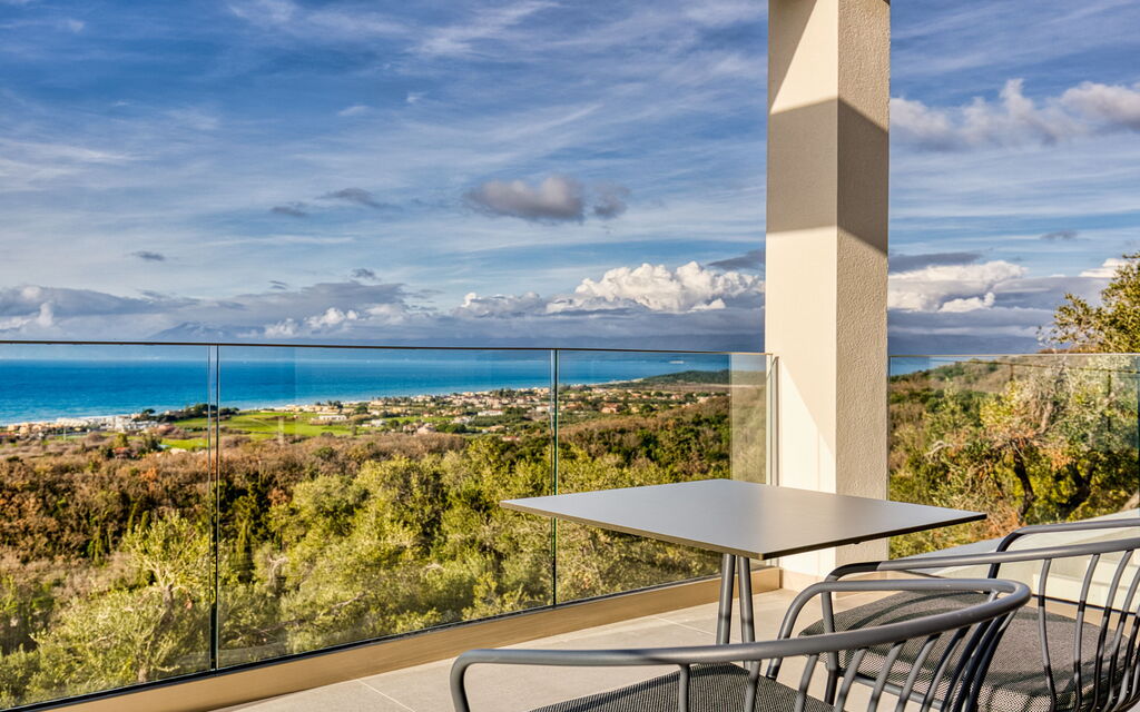 Villa Dominante: Balcony / Terrace / Patio, Building Exterior, Outdoor, Scenic View