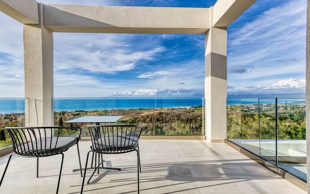 Villa Dominante: Balcony / Terrace / Patio, Building Exterior, Outdoor, Scenic View