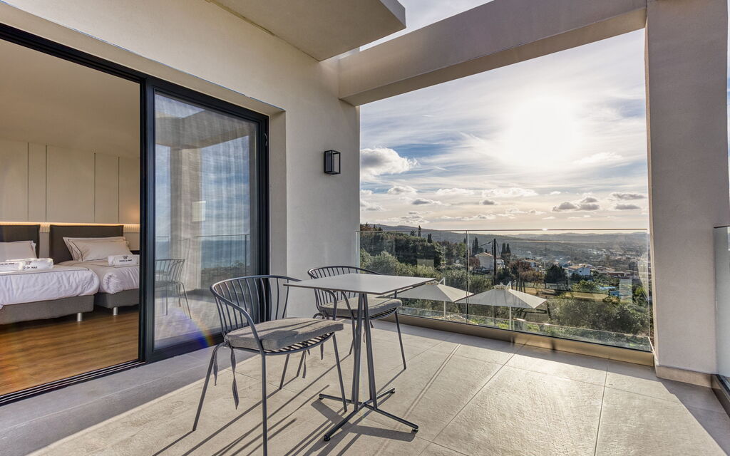 Villa Dominante: Balcony / Terrace / Patio, Building Exterior, Outdoor