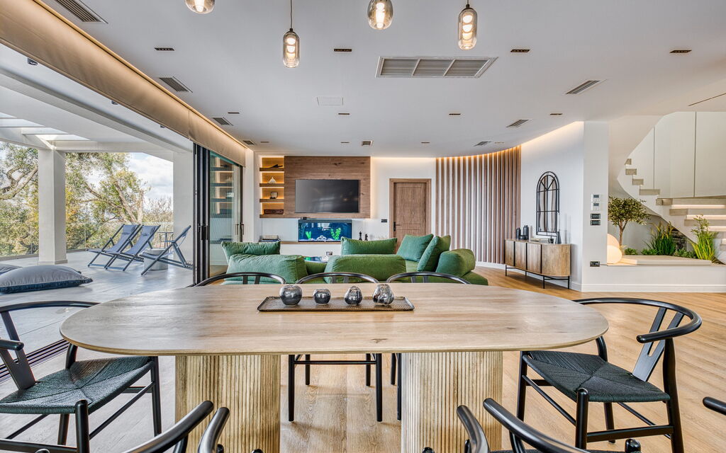 Villa Dominante: Dining Room, Living Room