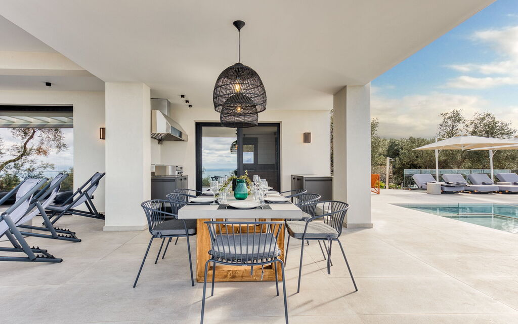 Villa Dominante: Balcony / Terrace / Patio, Building Exterior, Outdoor