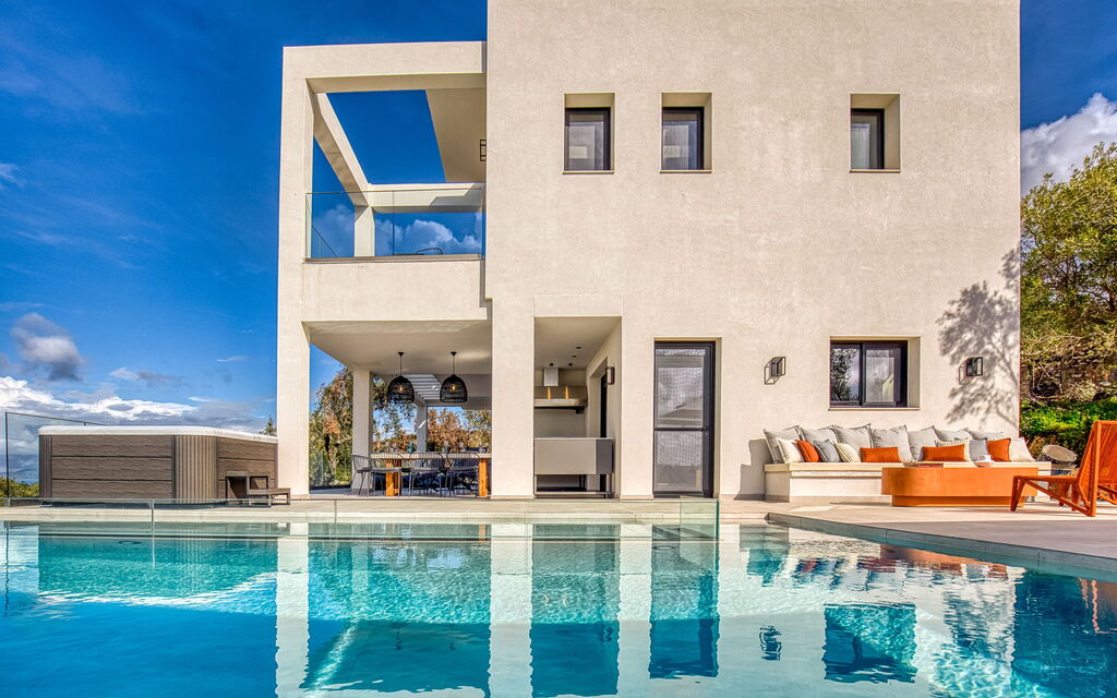 Villa Dominante: Building Exterior, Outdoor, Pool