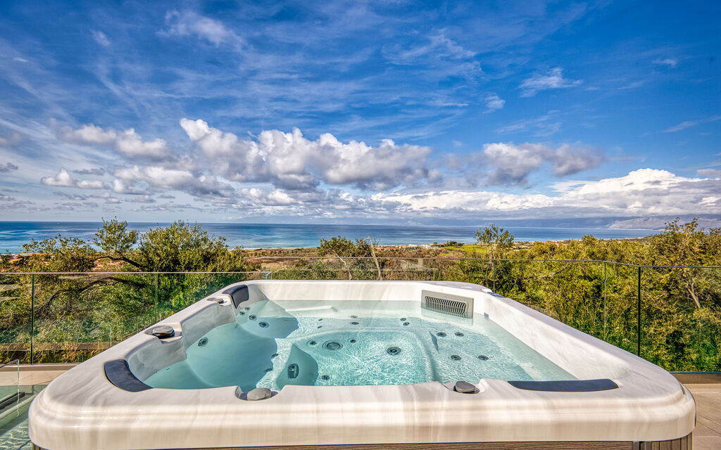 Villa Dominante: Building Exterior, Hot Tub, Outdoor, Scenic View