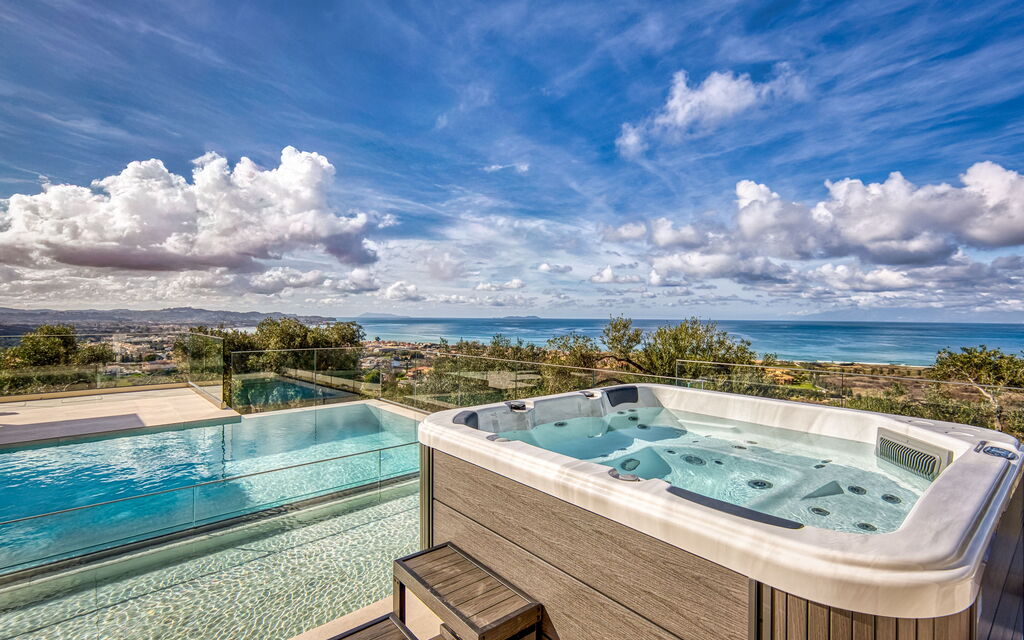 Villa Dominante: Building Exterior, Hot Tub, Outdoor, Pool, Scenic View