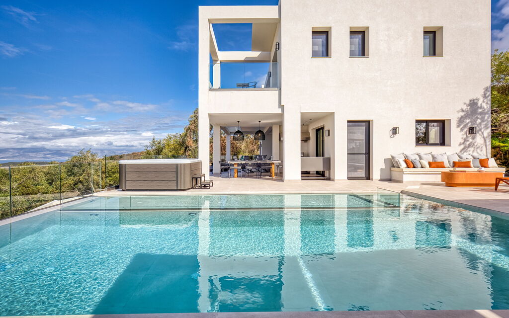 Villa Dominante: Building Exterior, Outdoor, Pool