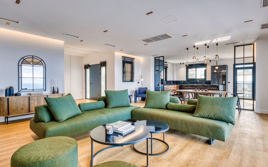 Villa Dominante: Living Room