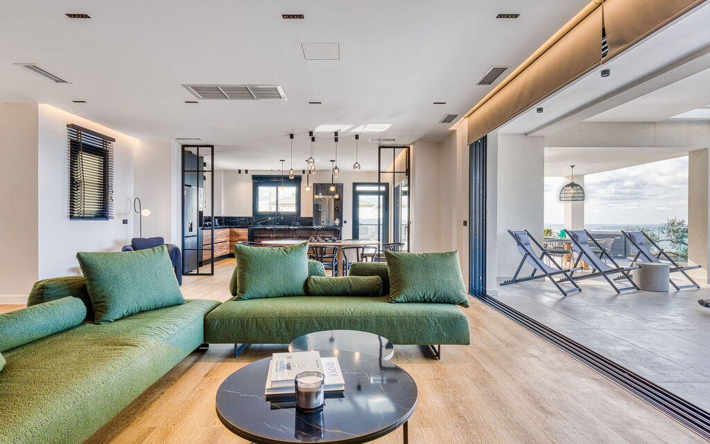 Villa Dominante: Living Room