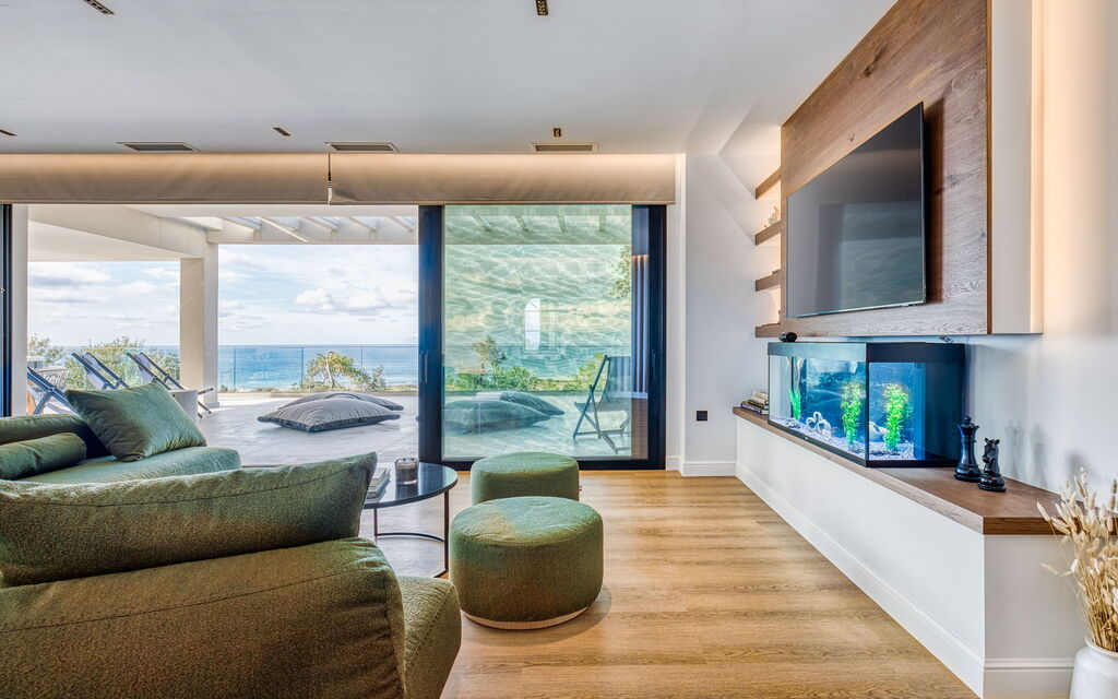 Villa Dominante: Living Room