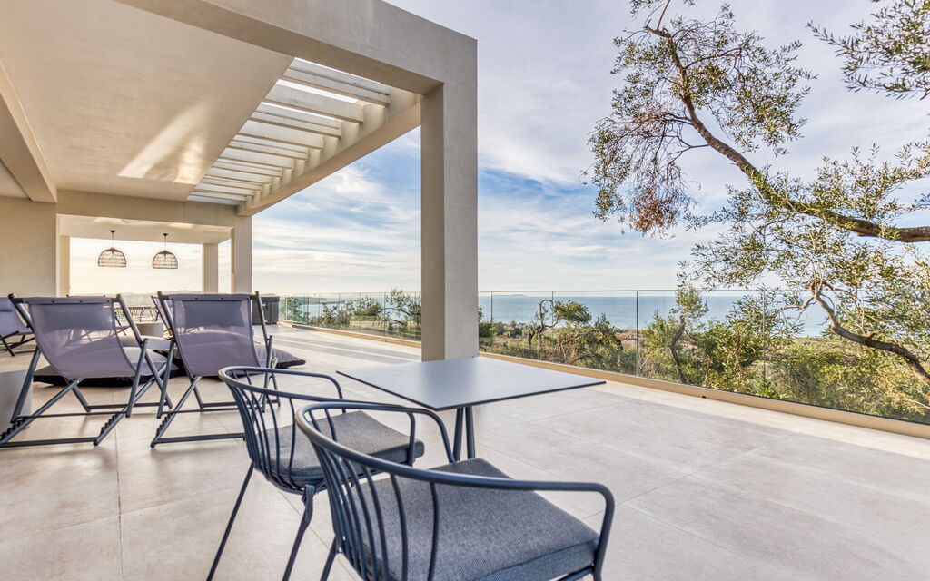 Villa Dominante: Balcony / Terrace / Patio, Building Exterior, Outdoor, Scenic View