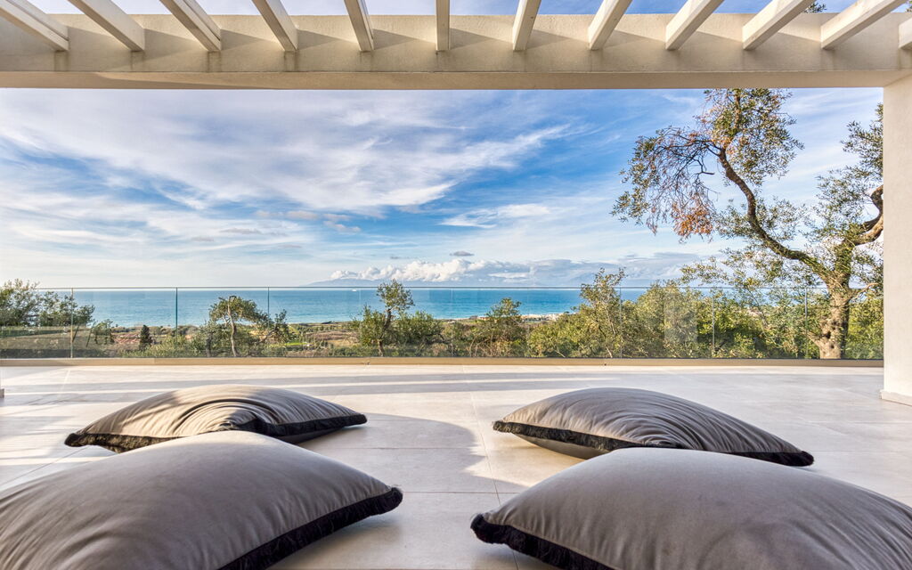 Villa Dominante: Balcony / Terrace / Patio, Building Exterior, Outdoor, Scenic View