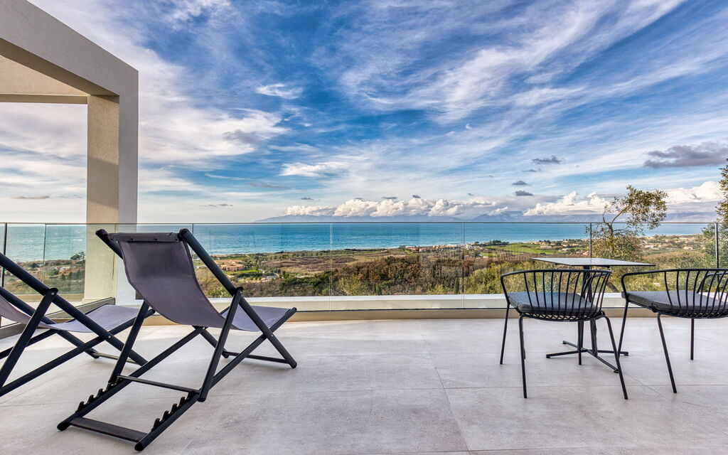 Villa Dominante: Balcony / Terrace / Patio, Building Exterior, Outdoor, Scenic View