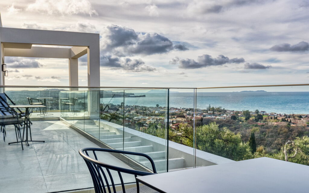 Villa Dominante: Balcony / Terrace / Patio, Building Exterior, Outdoor, Scenic View