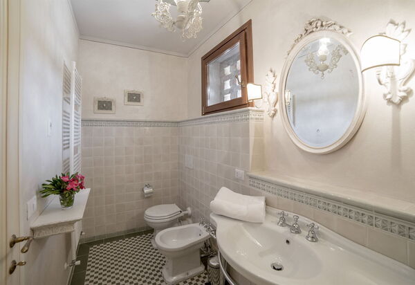 Villa Torresassa: Bathroom