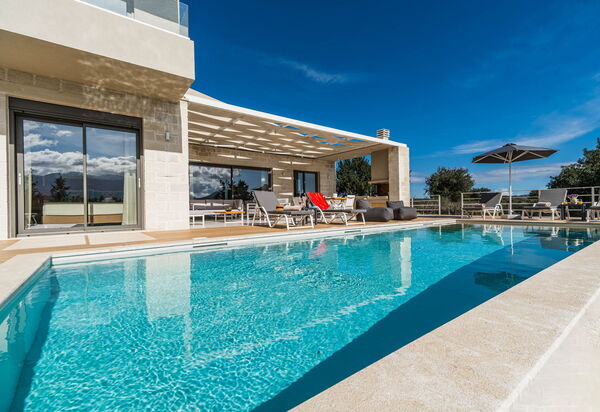 Villa Orientem Bis: Building Exterior, Garden, Outdoor, Pool, Summer